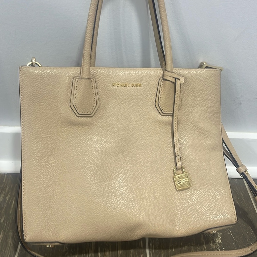 Excellent shape tote by Michael Kors.